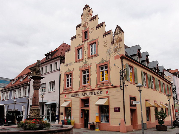 Hirsch Apotheke Offenburg Außenansicht